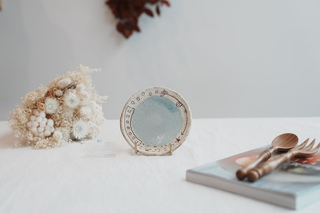 Akemi Suzuki 鈴木明美 - White Wall Plate - Small AS17