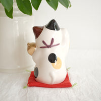 薬師窯 Maneki Neko Lucky Cat Ornament - Welcoming