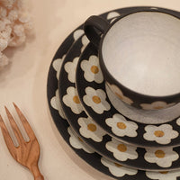 Kei Mitsumochi ミツ持啓 Floral Black Rim Round Plate - 16cm Small KM30