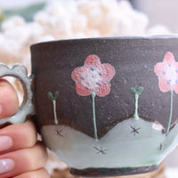 Akemi Nakamura 中村明美 Flower Mug with Ring Handle AN01