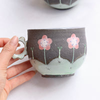 Akemi Nakamura 中村明美 Flower Mug with Ring Handle AN01