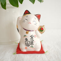 薬師窯 Maneki Neko Lucky Cat Ornament - Welcoming
