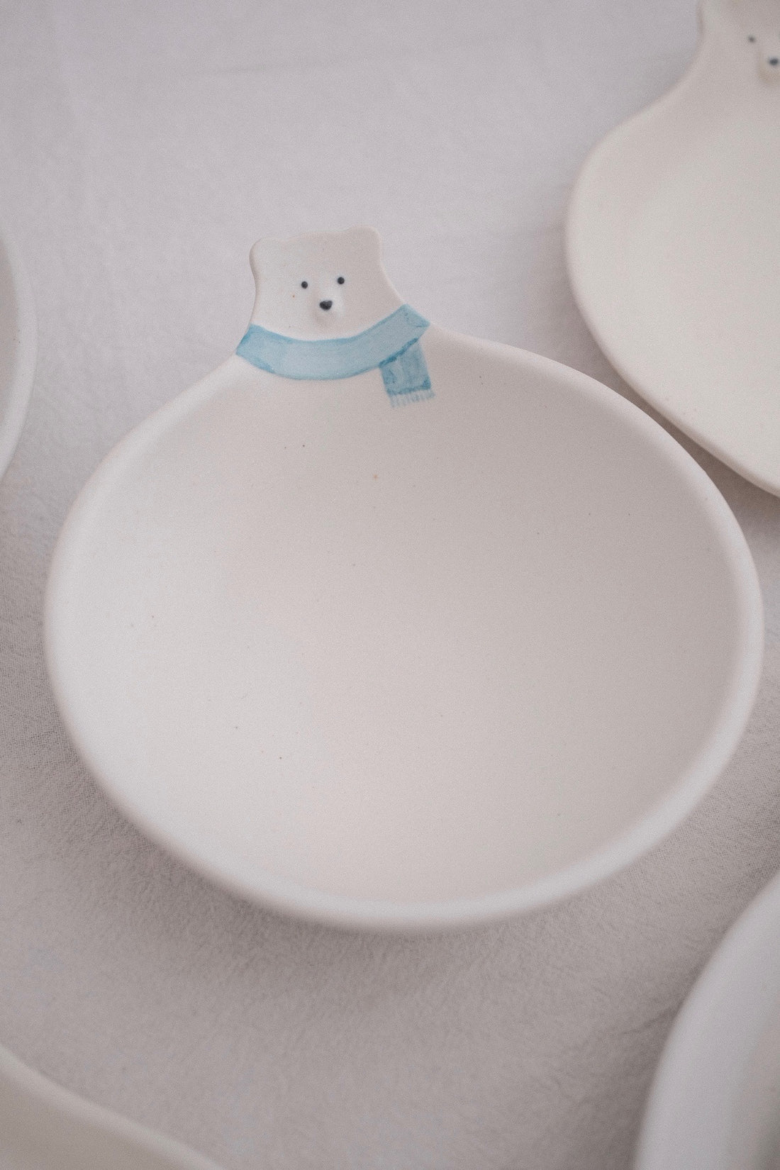 Mashiko Pottery Yoshizawa Polar Bear with Scarf Bowl