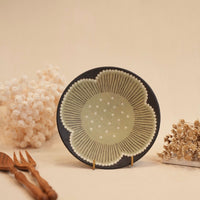 Kei Mitsumochi ミツ持啓 Green Flower with Black Background Small Round Plate  KM37