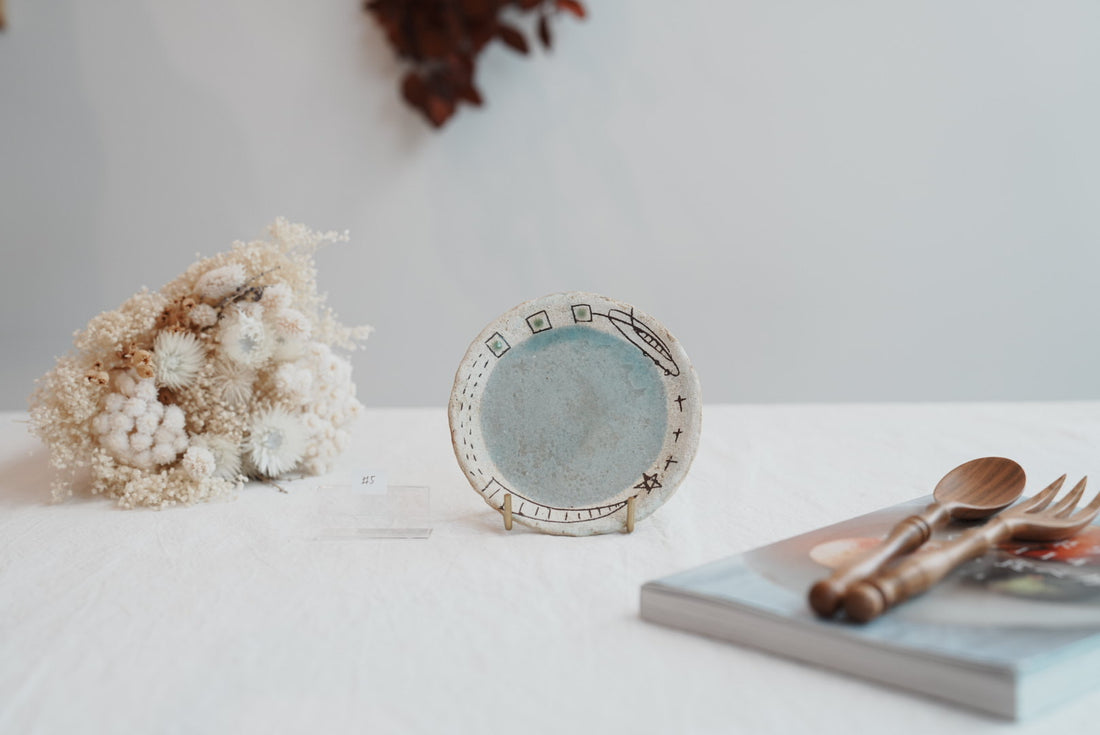 Akemi Suzuki 鈴木明美 - White Wall Plate - Small AS17