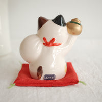 薬師窯 Maneki Neko Lucky Cat Ornament - Fortune Bag