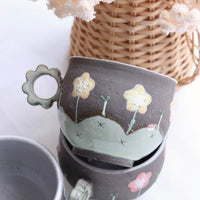 Akemi Nakamura 中村明美 Flower Mug with Ring Handle AN01