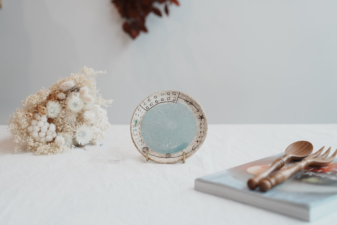 Akemi Suzuki 鈴木明美 - White Wall Plate - Small AS17