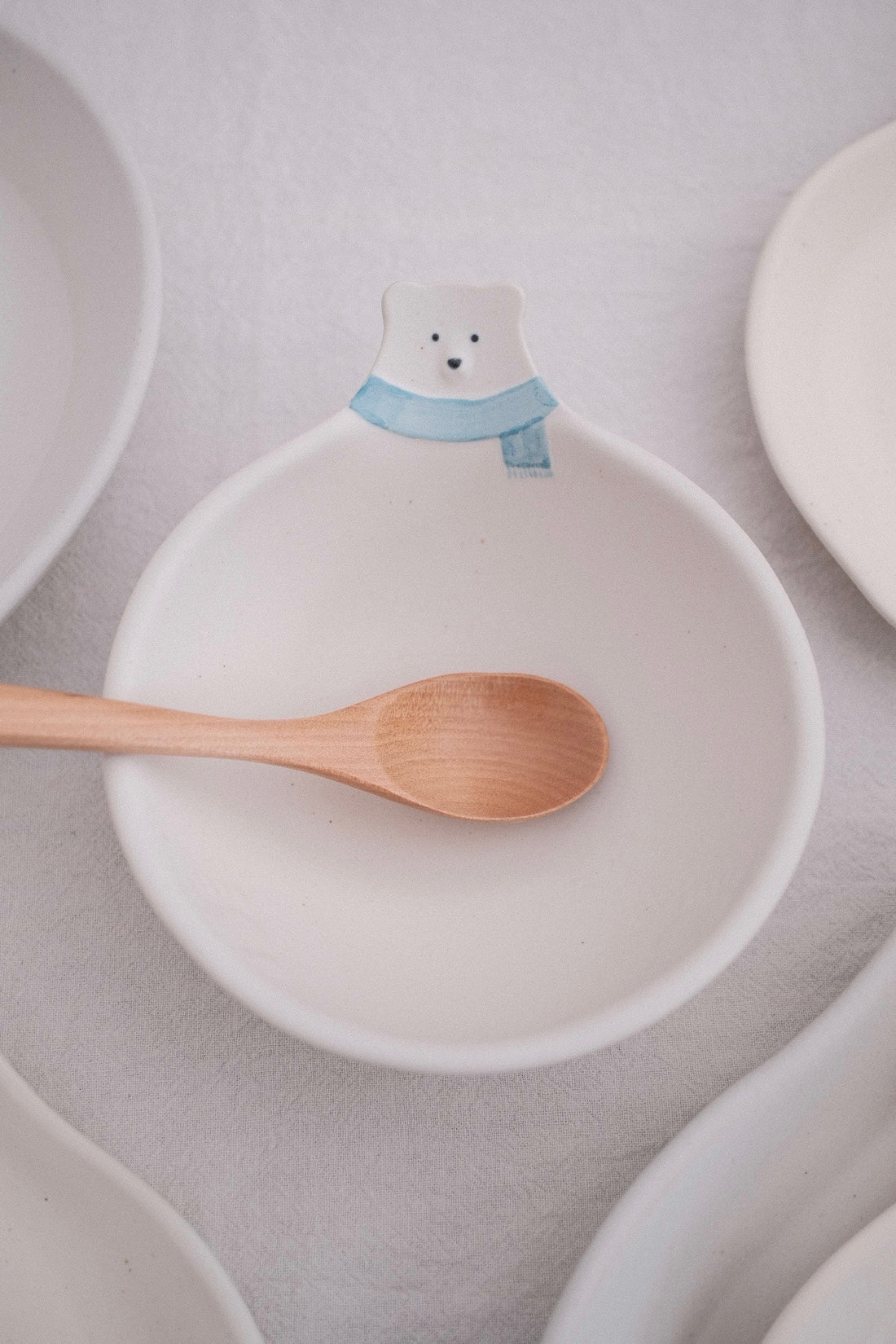 Mashiko Pottery Yoshizawa Polar Bear with Scarf Bowl