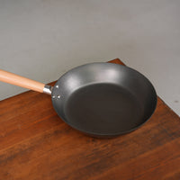 Yamada Kogyosho 山田工業所 HANAKO+a Frying Pan with Wooden Handle