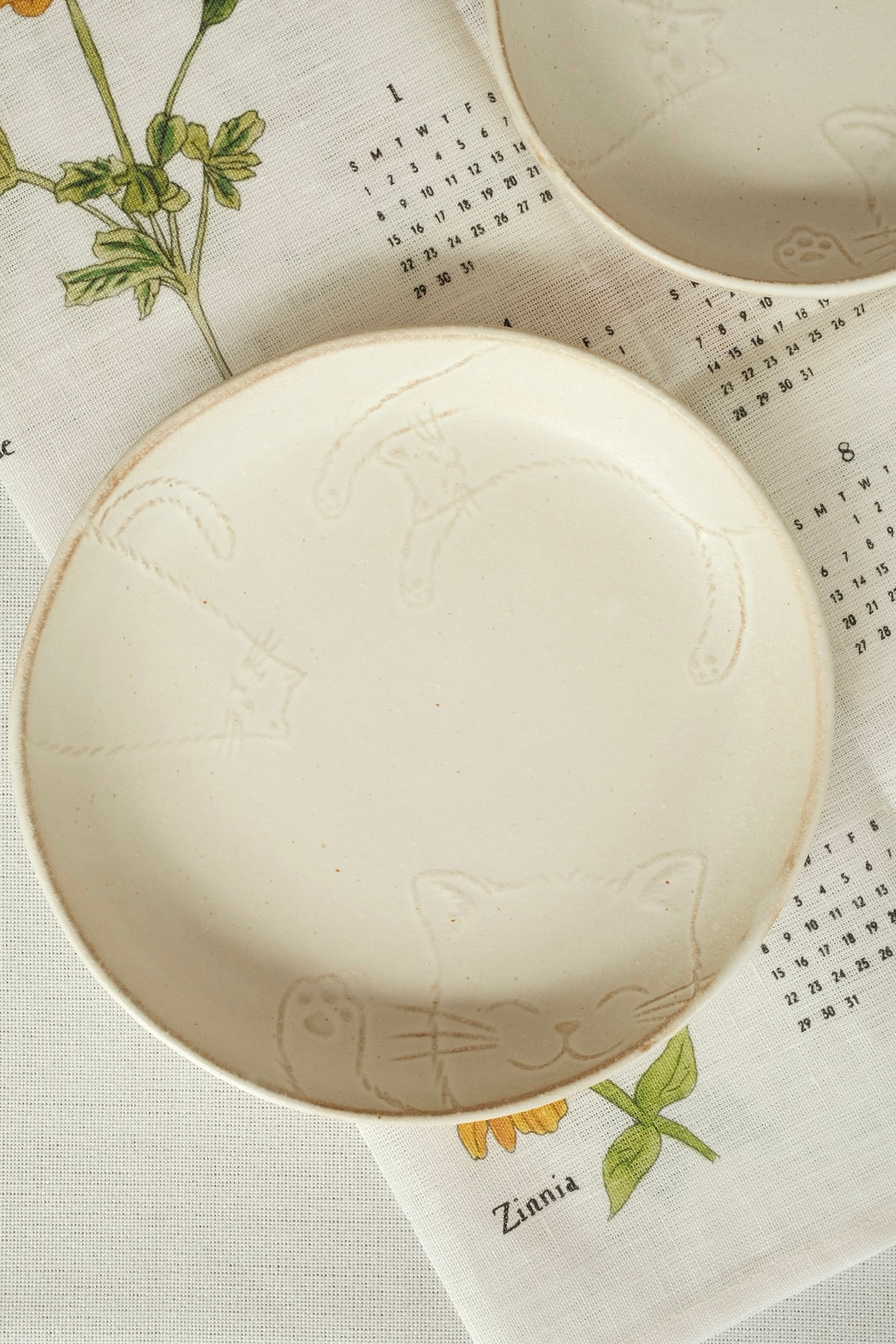 Mashiko Pottery Yoshizawa Lazy Cat Plate