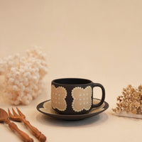 Kei Mitsumochi ミツ持啓 White Flower with Black Background Small Round Plate  KM34