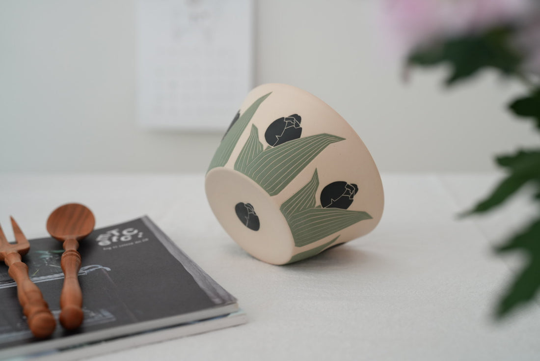 Shirogarasu Studio Black Tulip Small Bowl