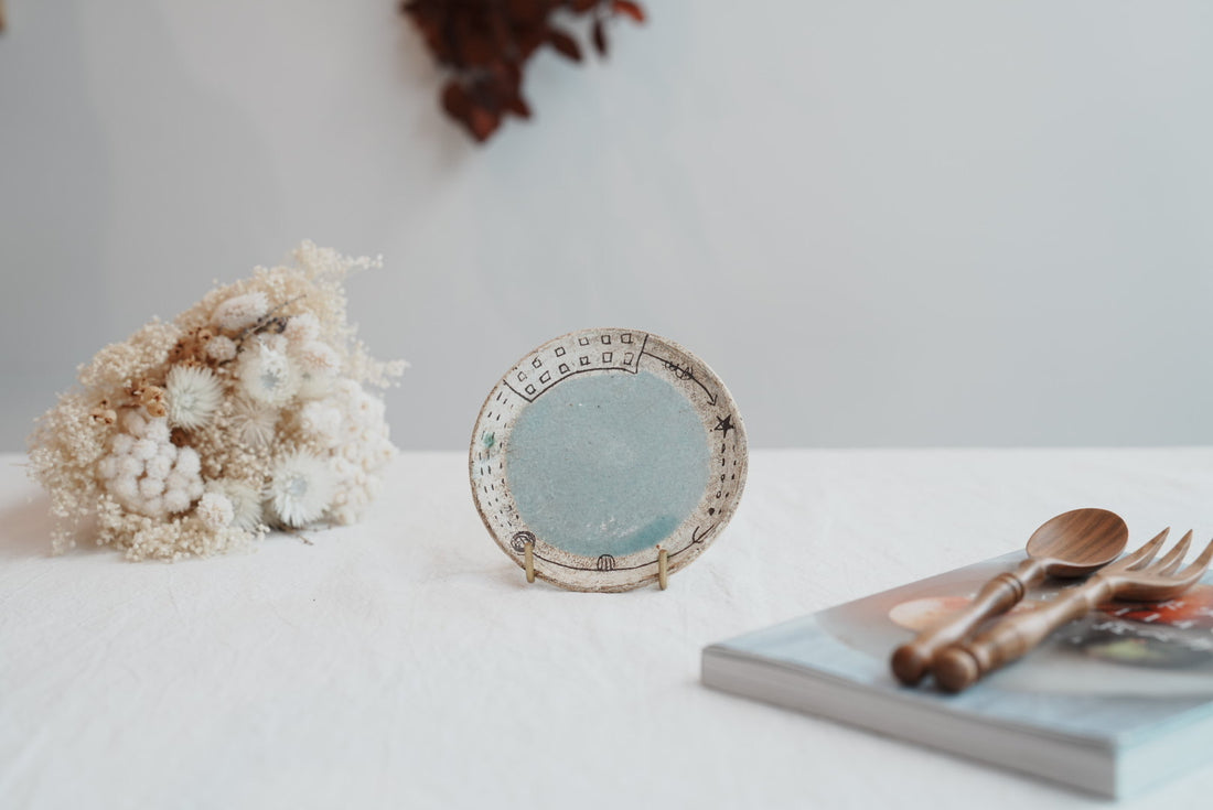 Akemi Suzuki 鈴木明美 - White Wall Plate - Small AS17