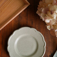 Atelier Gyuusha Small Floral Shape Round Plate