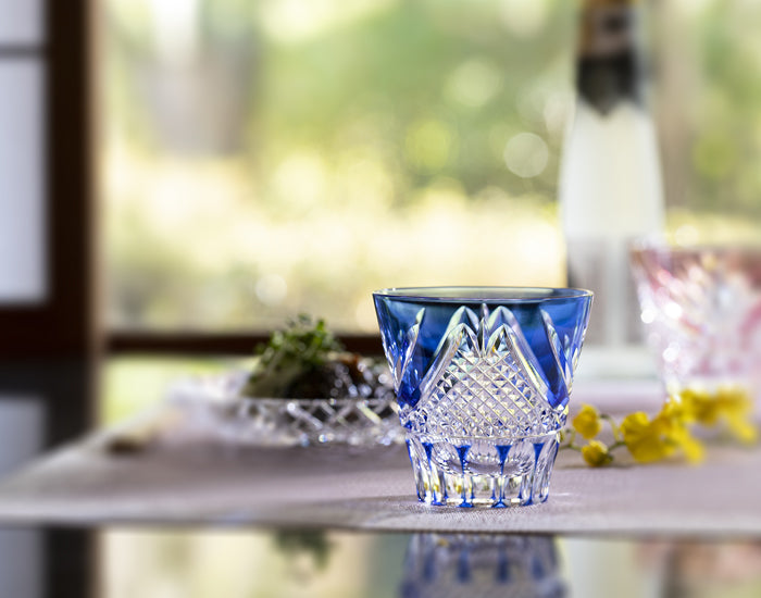 工芸品 KAGAMI CRYSTAL Kagami Crystal - A Pair of Sake Glasses, Edo Kiriko 