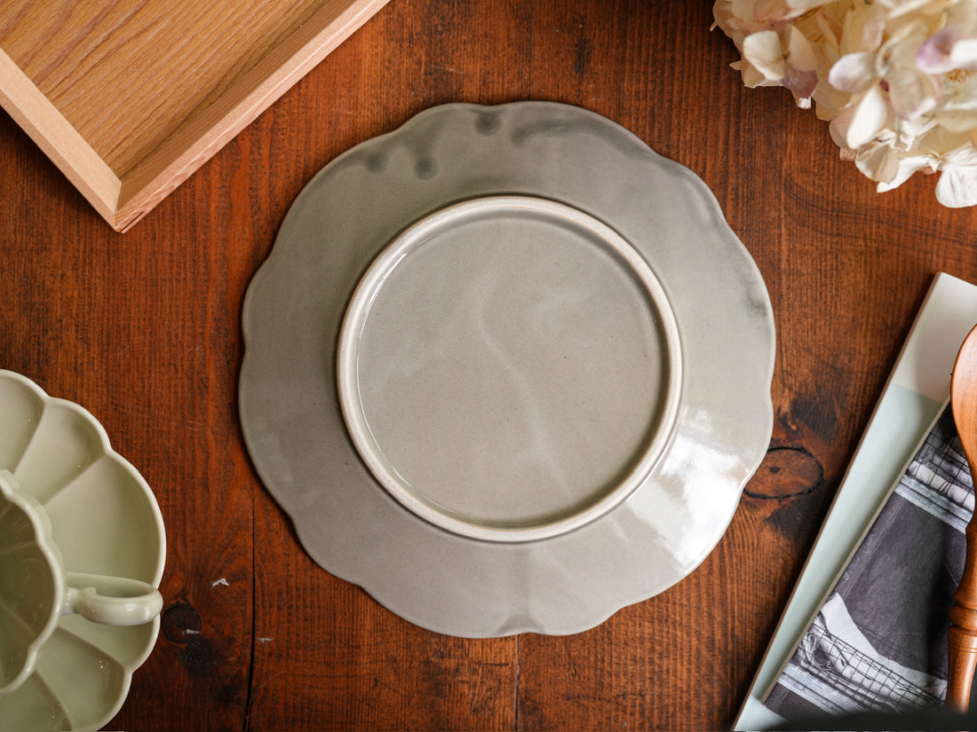 Atelier Gyuusha Medium Floral Shape Round Plate