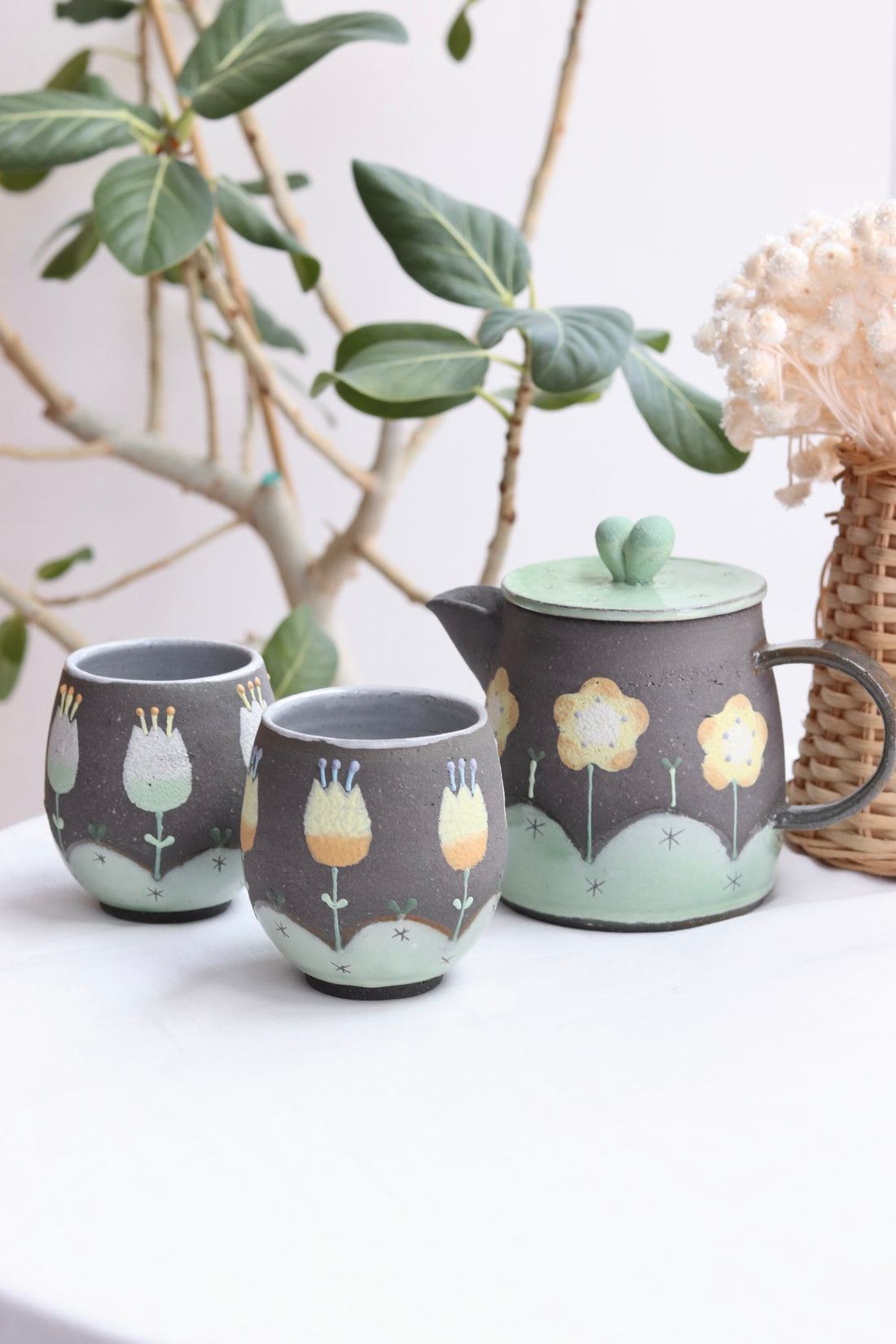 Akemi Nakamura 中村明美 Tulip Teacup AN12