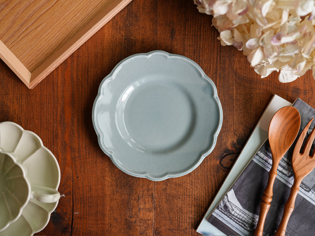 Atelier Gyuusha Small Floral Shape Round Plate