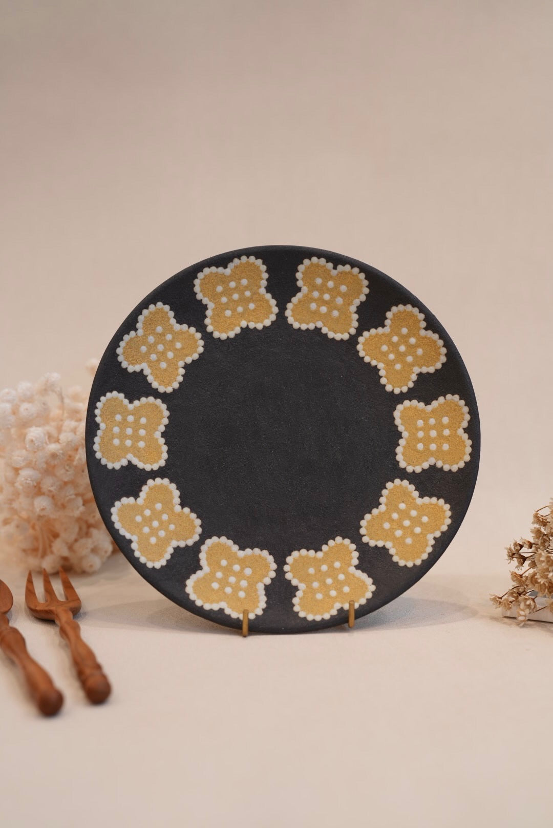 Kei Mitsumochi ミツ持啓 Yellow Flower Rim Large Round Plate  KM35