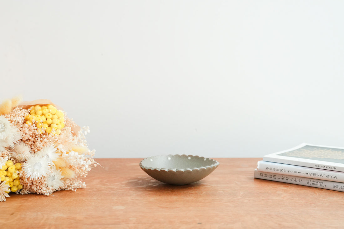 Ken Aoki 青木挙 Small Flower Saucer KE19
