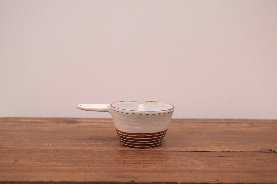 Emishi Kobo 池田匡優&美弥子 - Small Bowl with Handle and Spout EK23