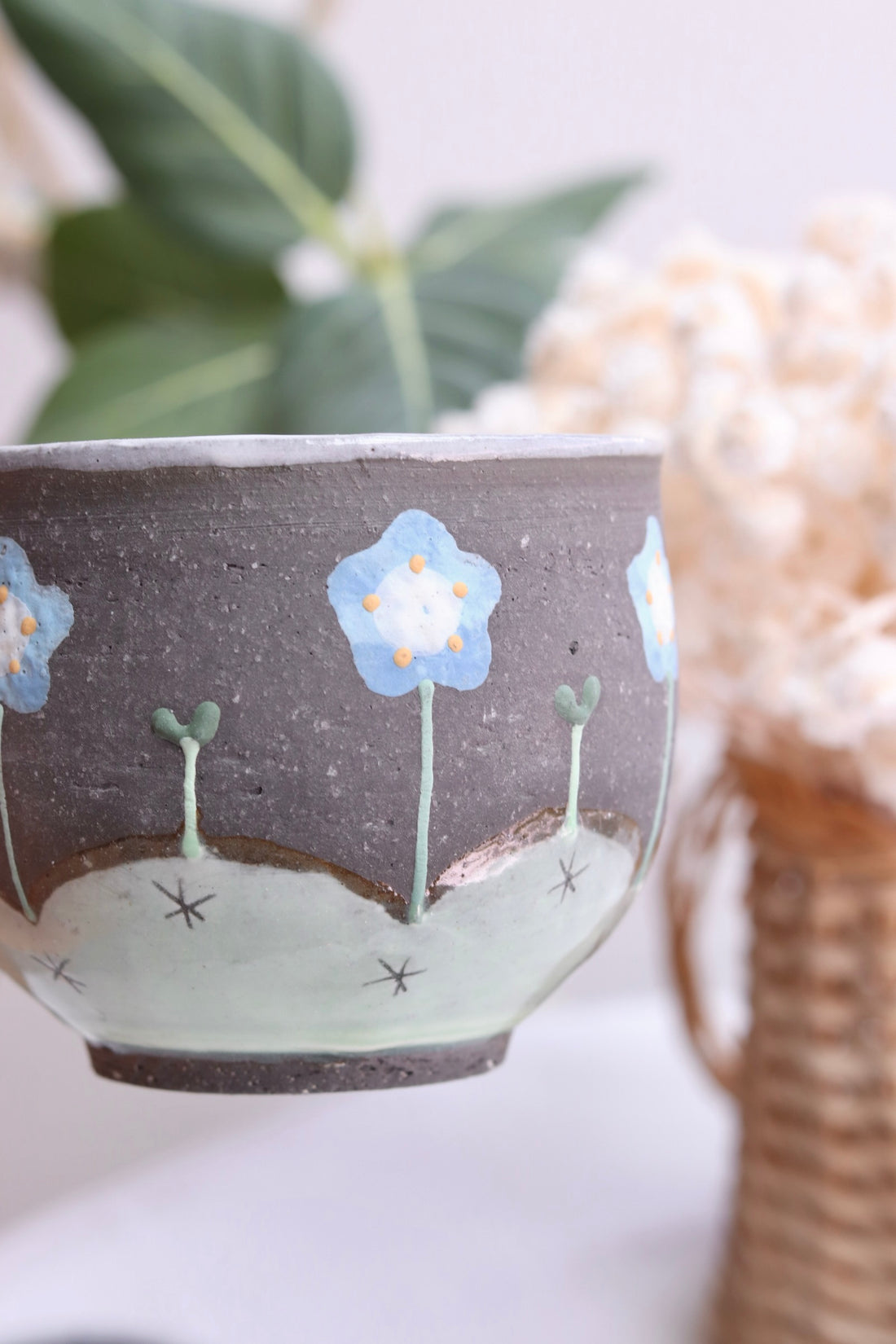 Akemi Nakamura 中村明美 Flower Mug with Ring Handle AN01