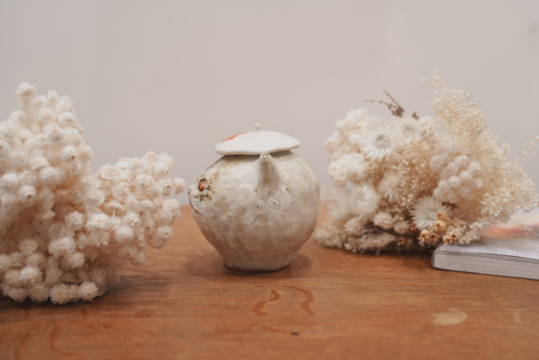 Shoko Matsuura 松浦唱子 Cat Flower Vase SM09