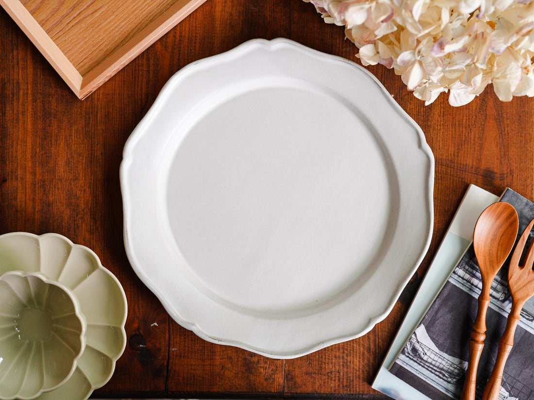 Atelier Gyuusha Large Floral Shape Round Plate