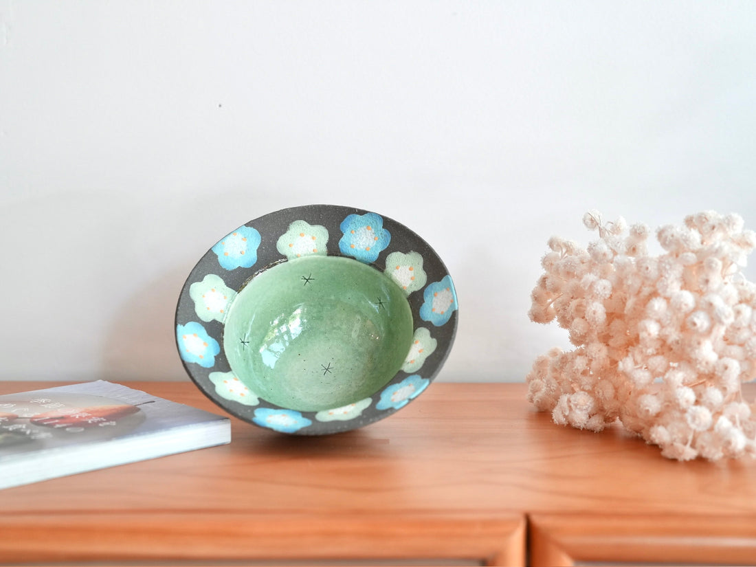Akemi Nakamura 中村明美 Flower Rim Bowl AN17