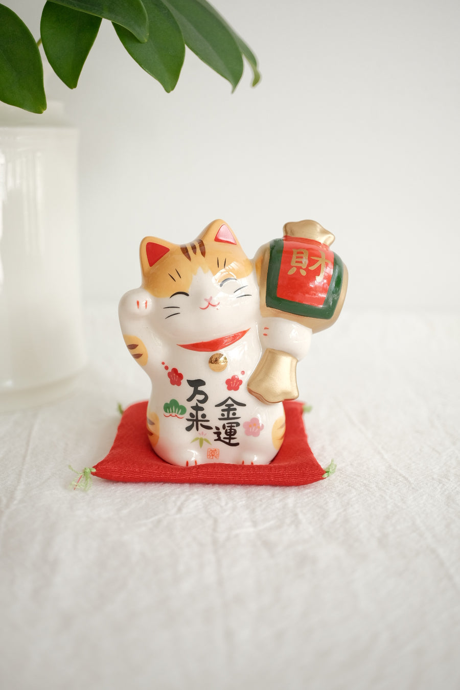 薬師窯 Maneki Neko Lucky Cat Ornament - Fortune Mallet