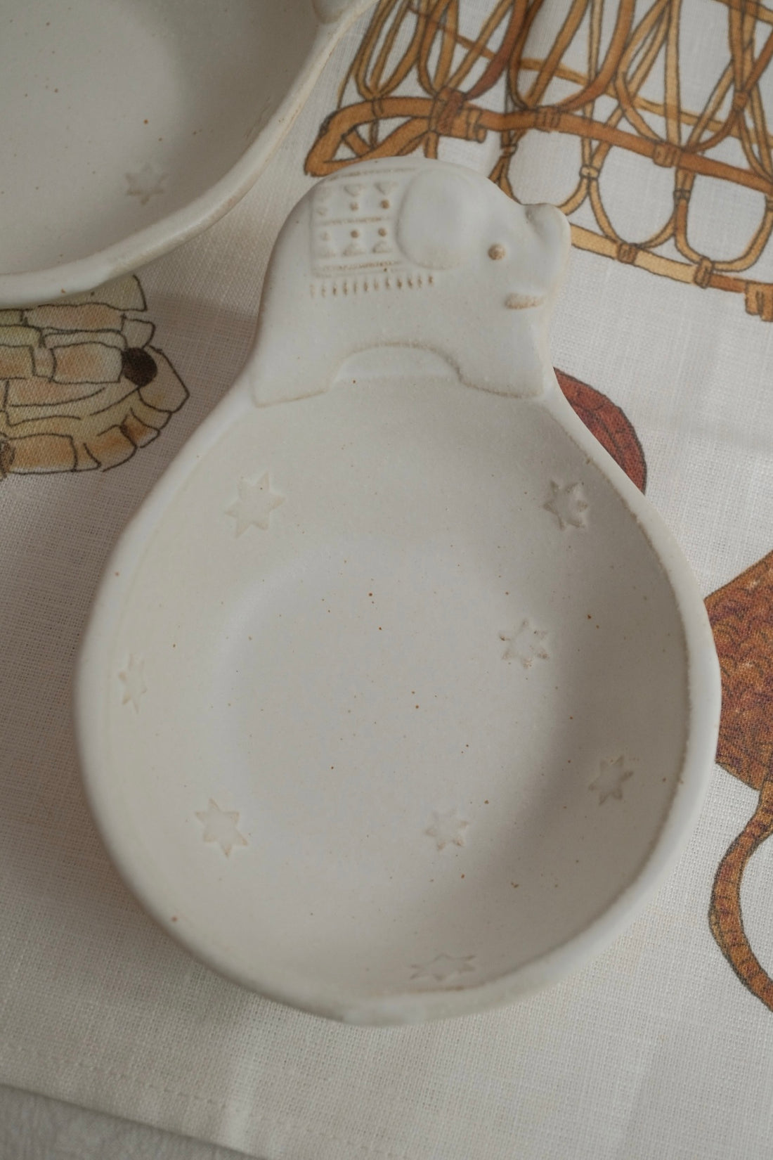 Mashiko Pottery Elephant Bowl