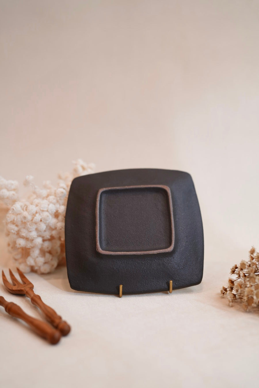 Kei Mitsumochi ミツ持啓 17cm Square Plate - Black Flower KM25