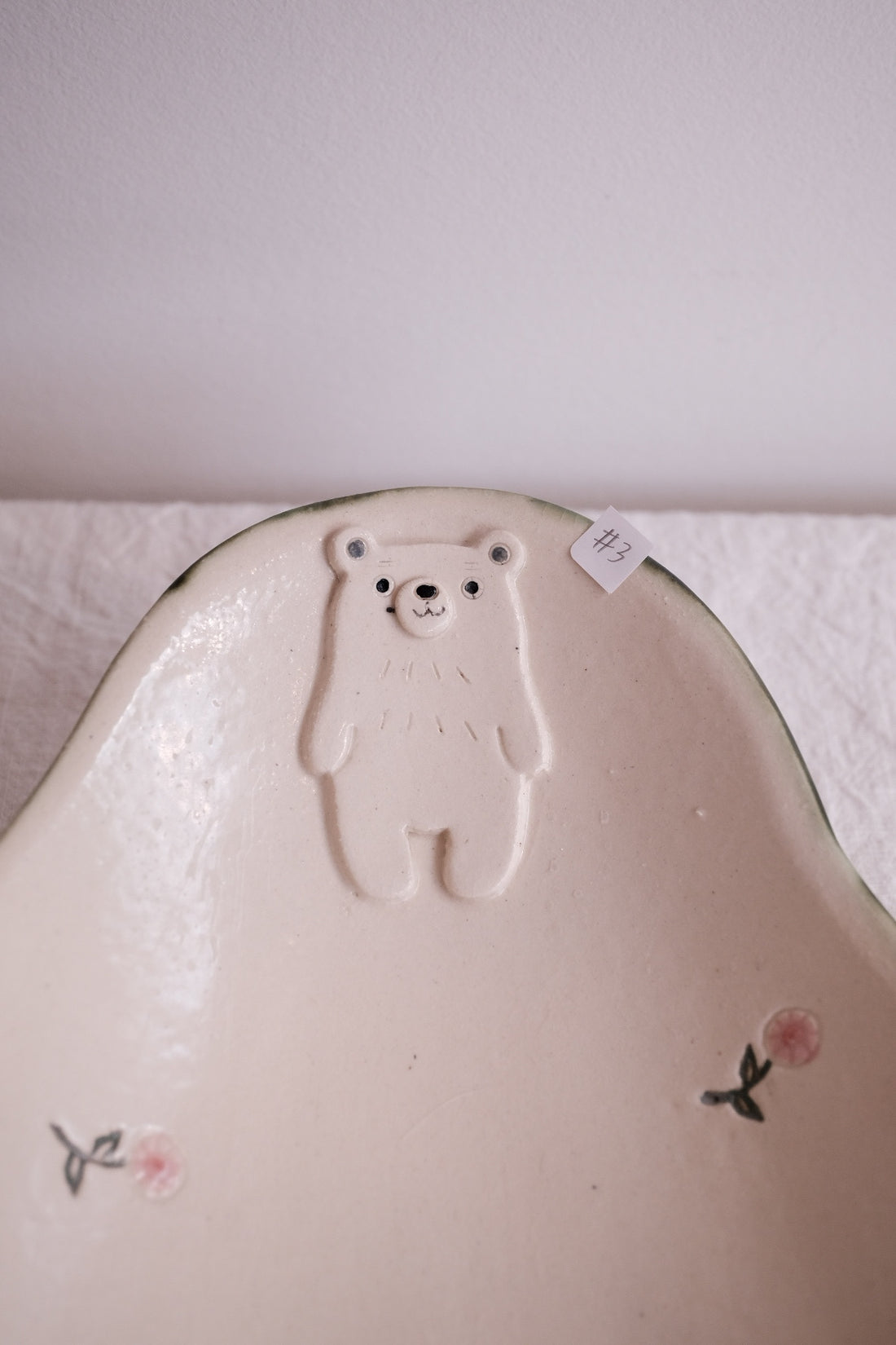 Tsubouchi Mayumi 坪内真弓 Oval Plate MT07 - White Bear