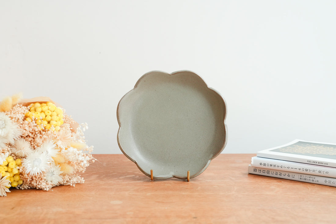 Ken Aoki 青木挙 Medium Flower Plate KE10