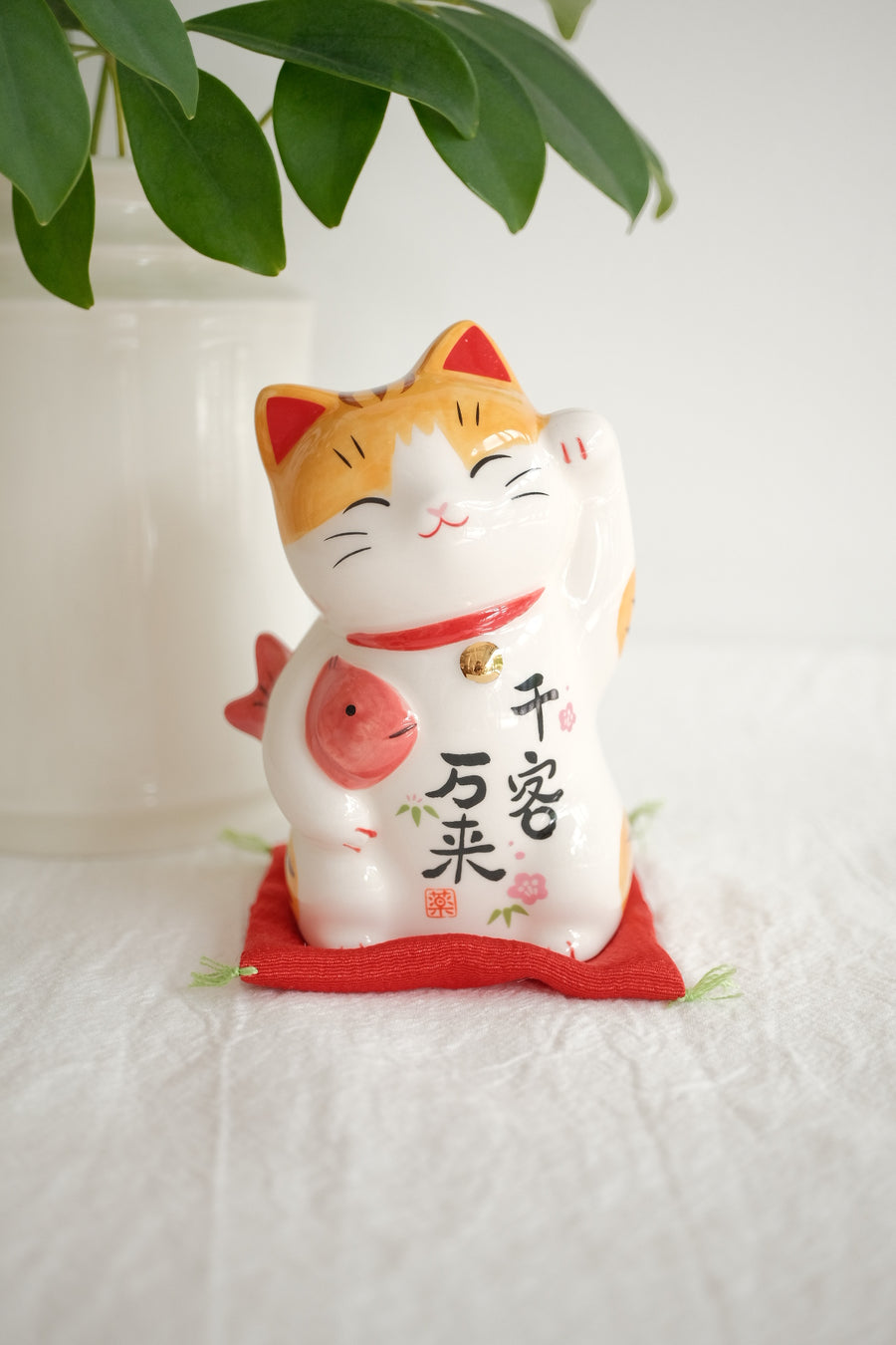 薬師窯 Maneki Neko Lucky Cat Ornament - Welcoming