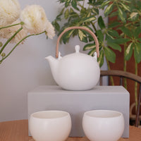 SALIU YUI Teapot Set 600ml - 5 Piece Gift Set (Teapot, Large Cup, Tea Tray) White