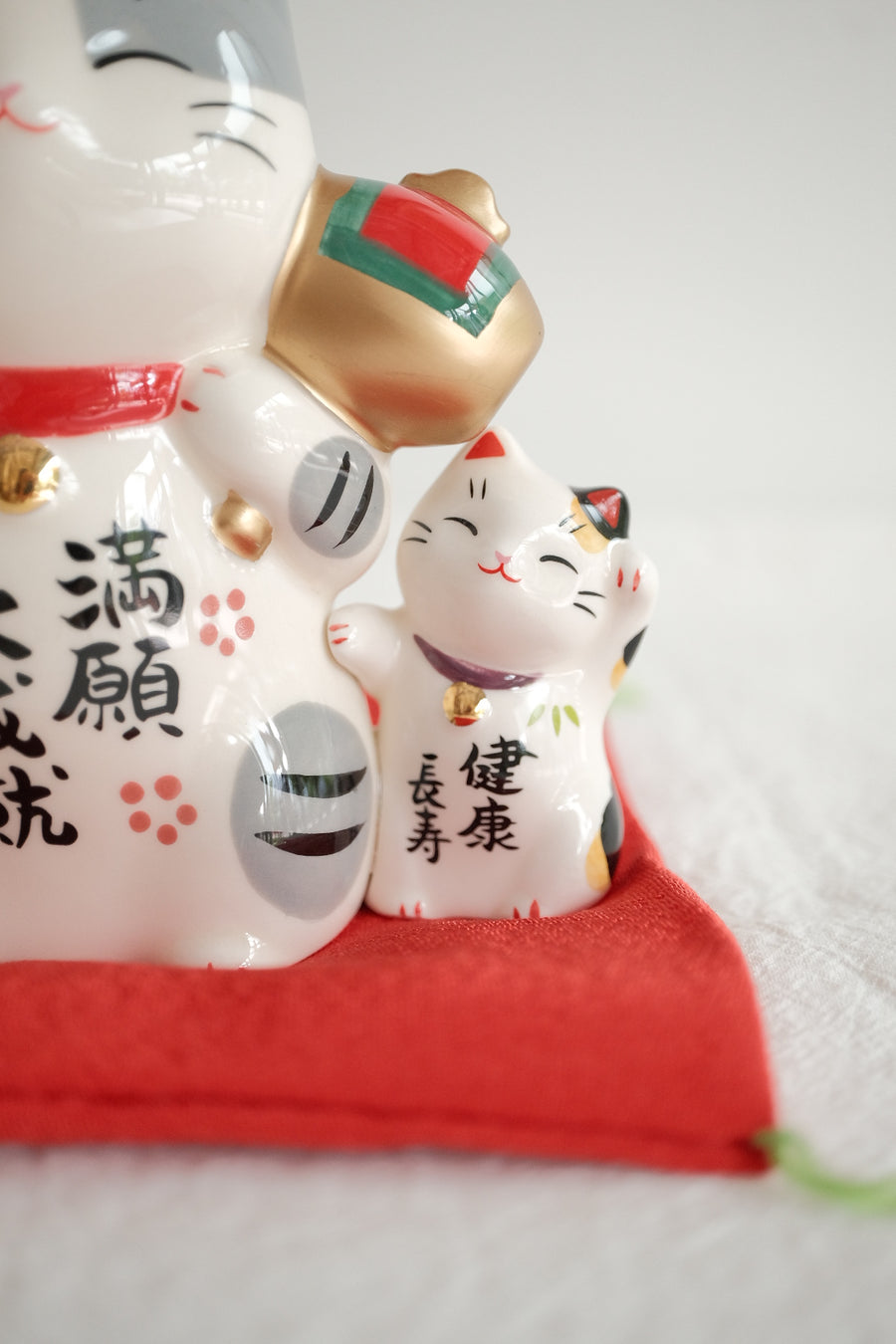 薬師窯 Maneki Neko Lucky Cat Ornament - Fulfillment of wishes