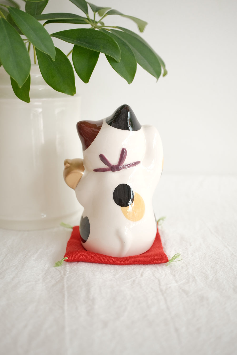 薬師窯 Maneki Neko Lucky Cat Ornament - Welcoming