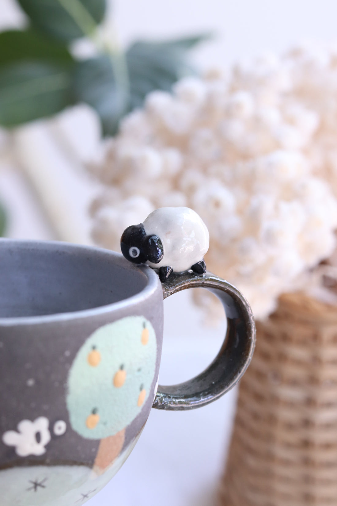 Akemi Nakamura 中村明美 Mug with Animal Deco Handle AN04