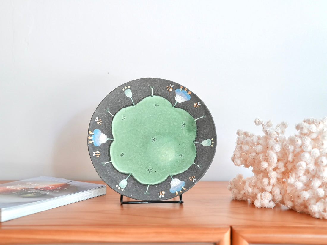 Akemi Nakamura 中村明美 Flower large Round Plate AN28