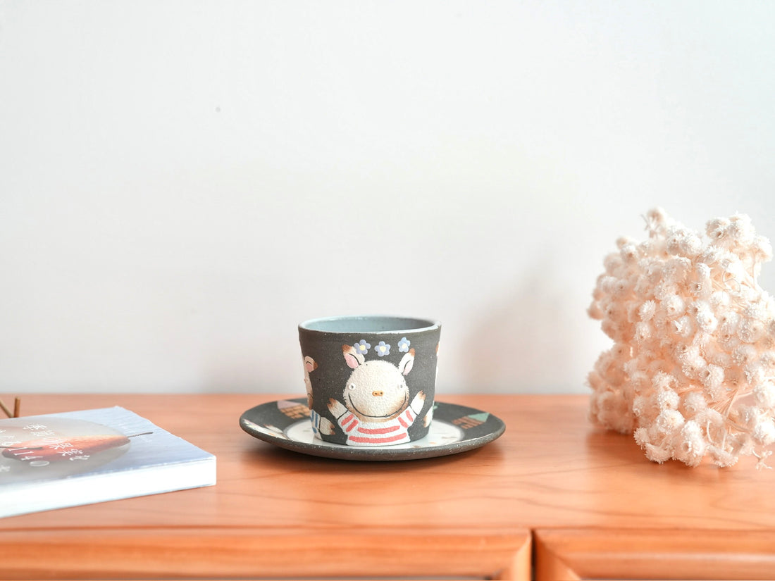 Akemi Nakamura 中村明美 Animal Mug with Saucer AN09