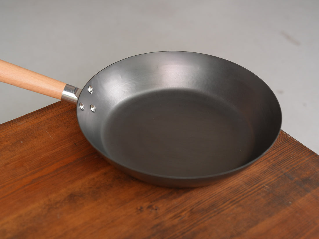 Yamada Kogyosho 山田工業所 HANAKO+a Frying Pan with Wooden Handle