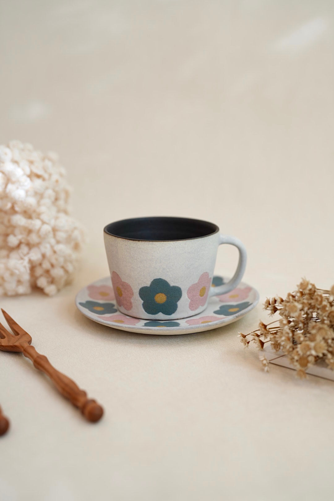 Kei Mitsumochi ミツ持啓 Pink & Lake Blue Flower Mug and Saucer KM49