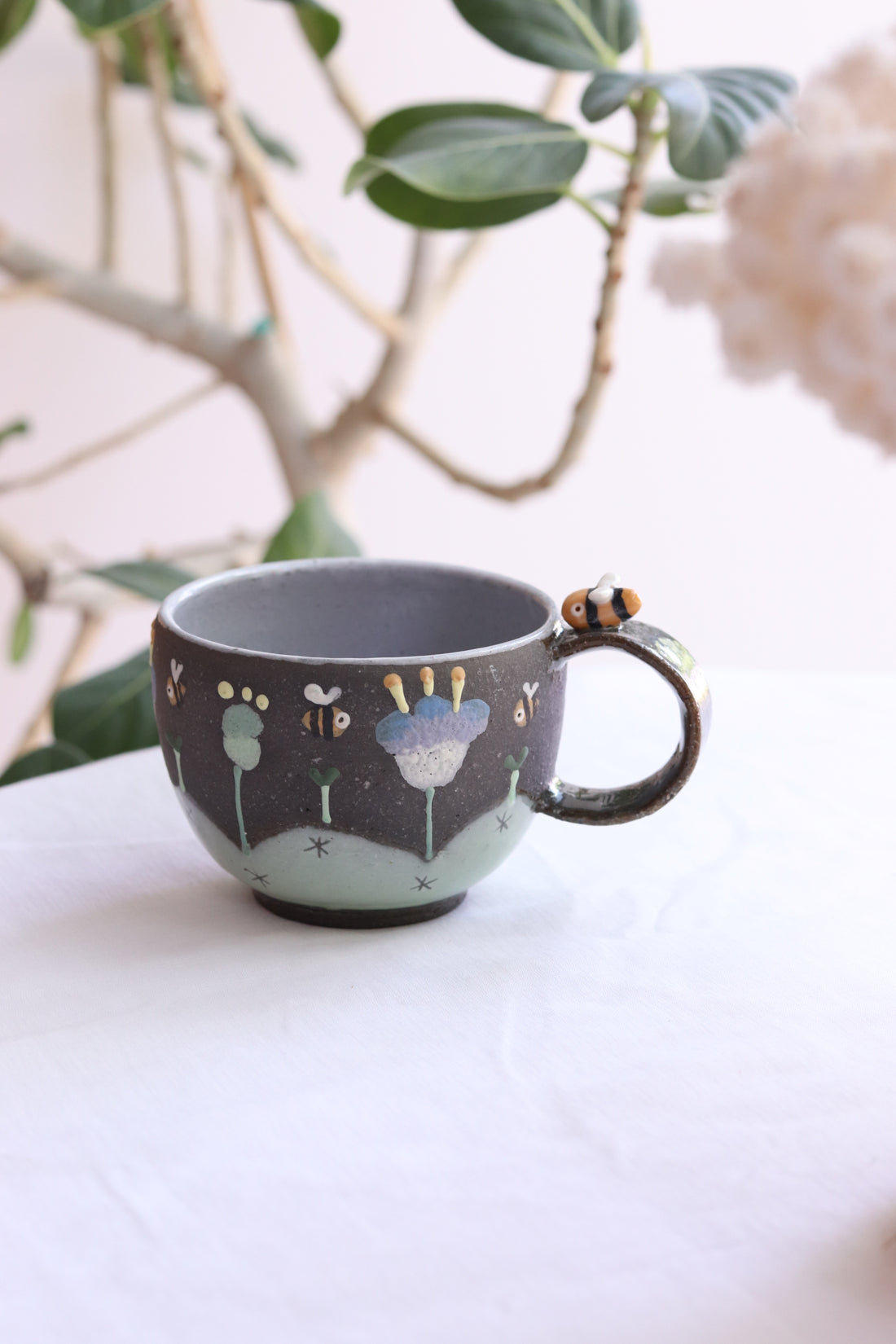 Akemi Nakamura 中村明美 Mug with Animal Deco Handle AN04