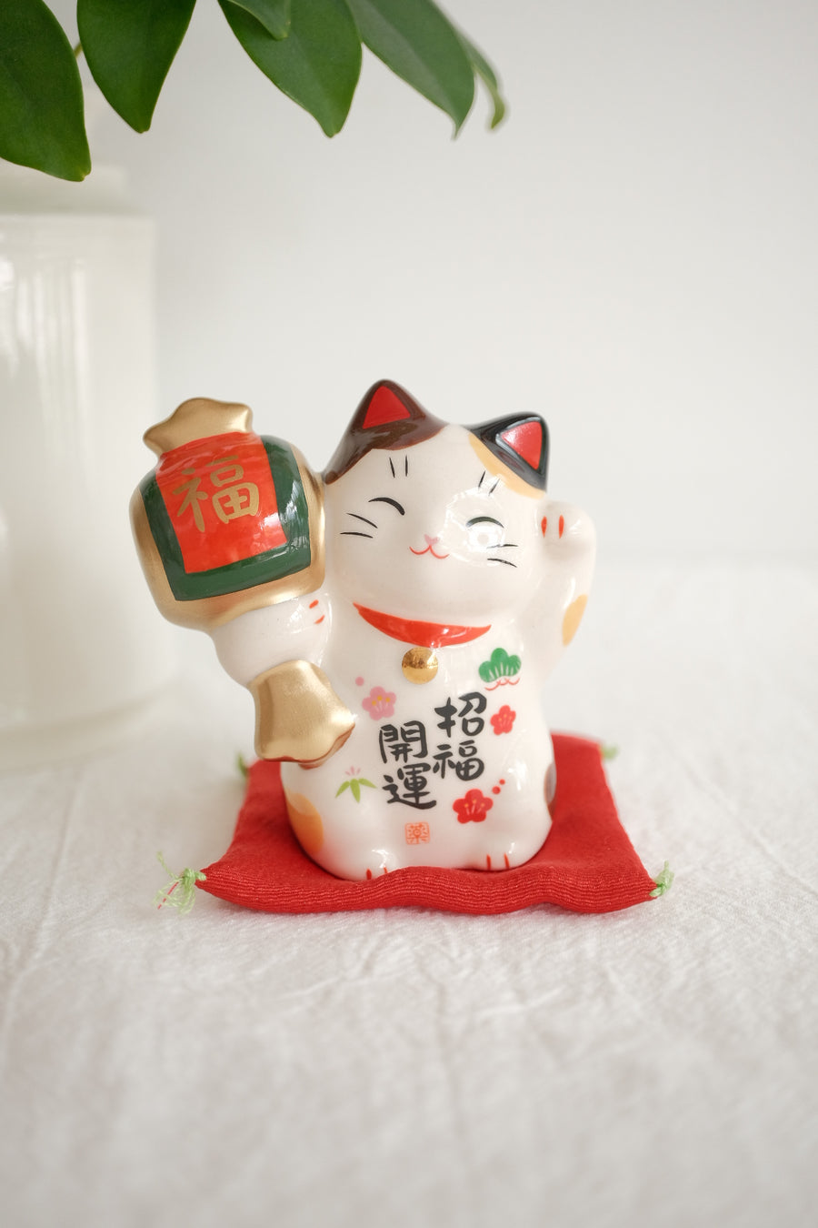 薬師窯 Maneki Neko Lucky Cat Ornament - Fortune Mallet