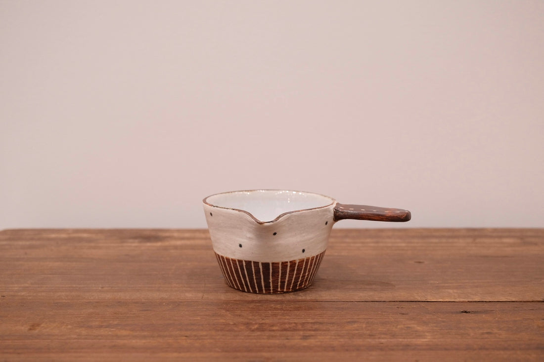 Emishi Kobo 池田匡優&美弥子 - Small Bowl with Handle and Spout EK23