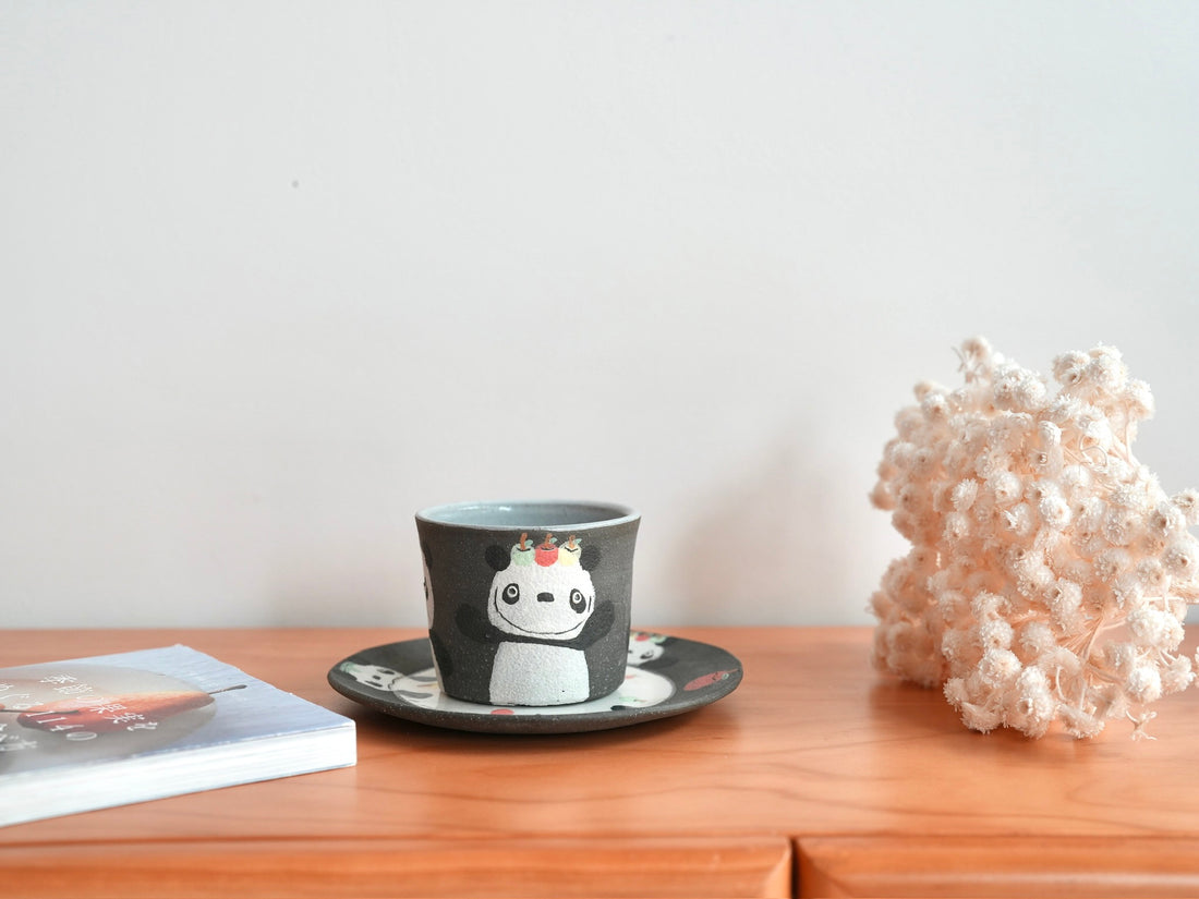 Akemi Nakamura 中村明美 Animal Mug with Saucer AN09