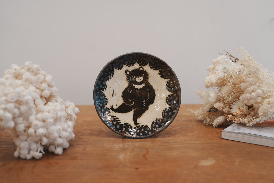 Tomoko Kubo コンガリ舍 Bear Plate Black and White TK14