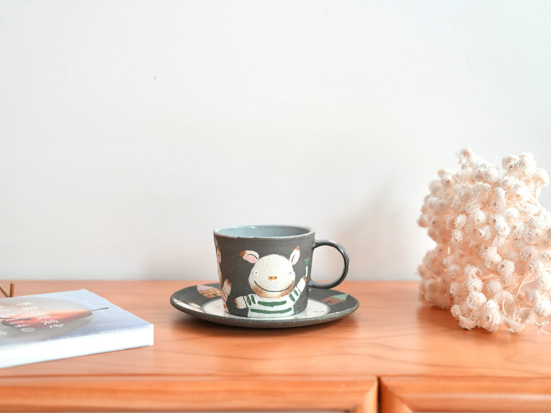Akemi Nakamura 中村明美 Animal Mug with Saucer AN09